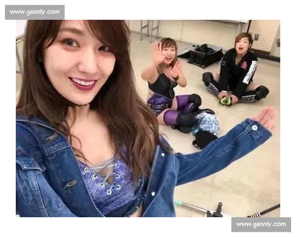 美女vs男人摔跤力量对抗与技巧博弈的极限竞技现场全解析 美女vs男人摔跤力量对抗与技巧博弈的极限竞技现场全解析